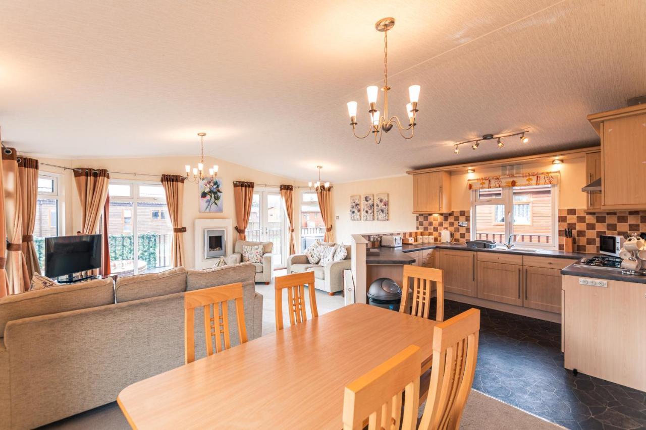 Saffron Lodge With Hot Tub Malton Esterno foto