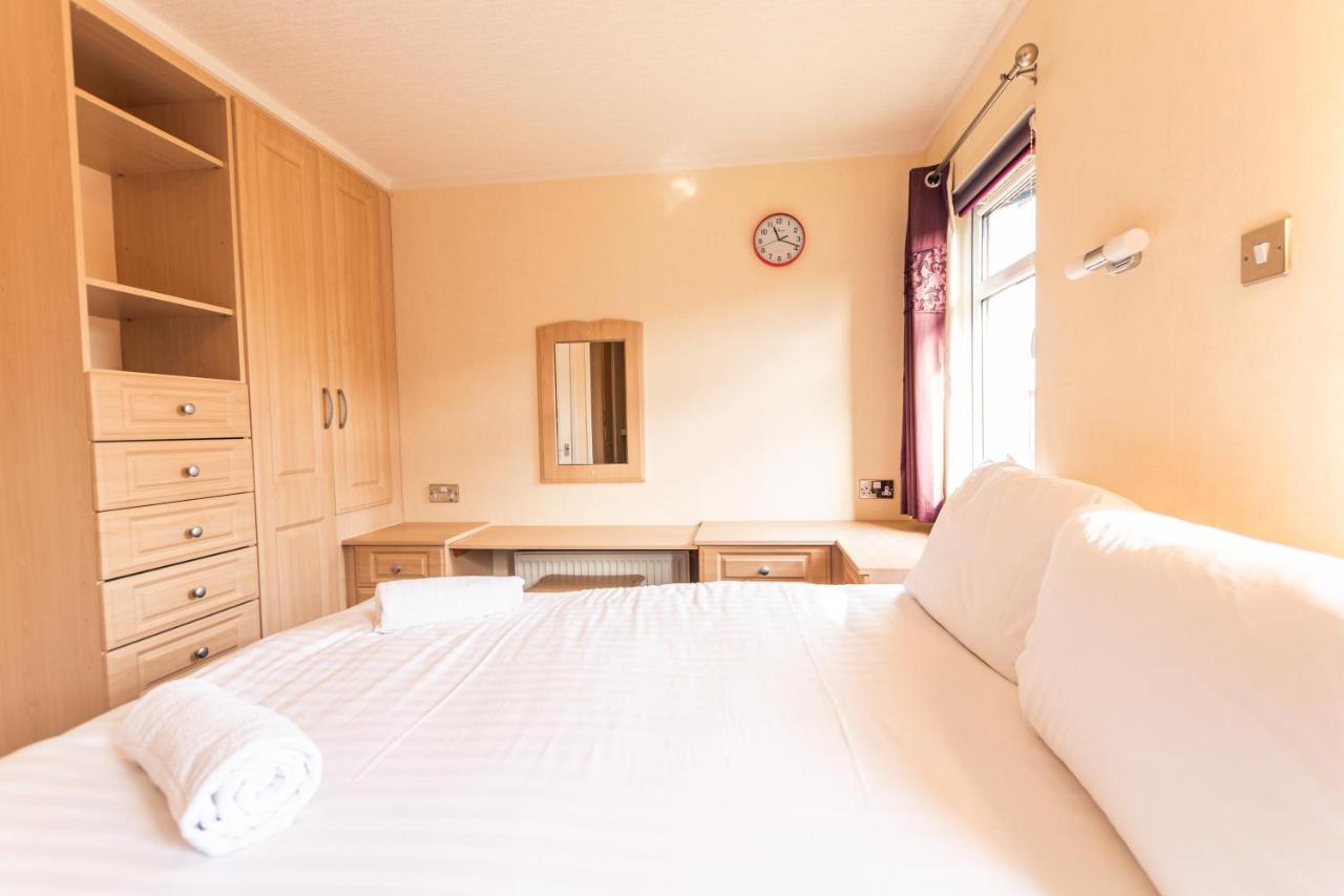 Saffron Lodge With Hot Tub Malton Esterno foto
