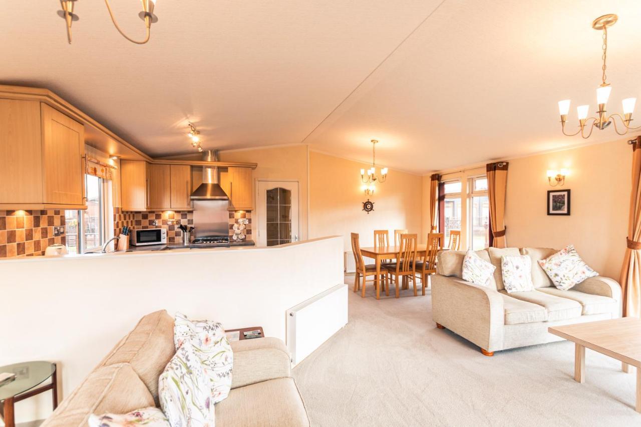 Saffron Lodge With Hot Tub Malton Esterno foto