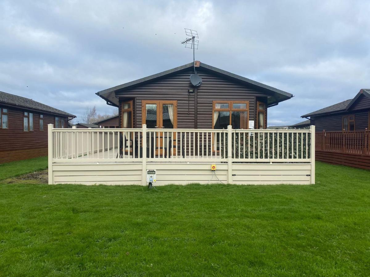 Saffron Lodge With Hot Tub Malton Esterno foto